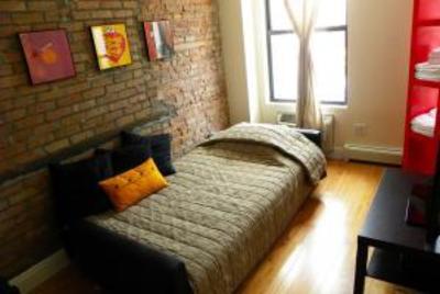фото отеля Midtown Apartment Within Walking Distance To Hells Kitchen