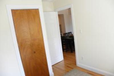 фото отеля Midtown Apartment Within Walking Distance To Hells Kitchen