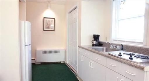 фото отеля Carriage House Studio Apartments