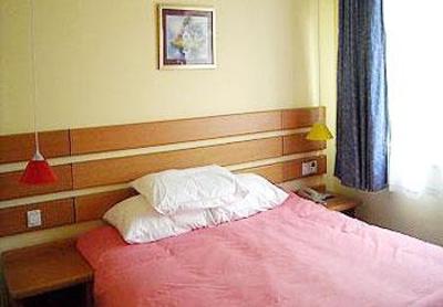 фото отеля Home Inn (Dandong Qijing Street)