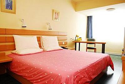 фото отеля Home Inn (Dandong Qijing Street)