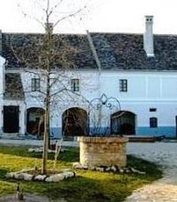 фото отеля Hotel Edvy Malom Fogado Barokk Udvarhaz