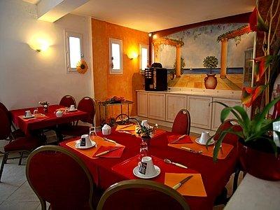 фото отеля Hotel La Fontaine De Sarac