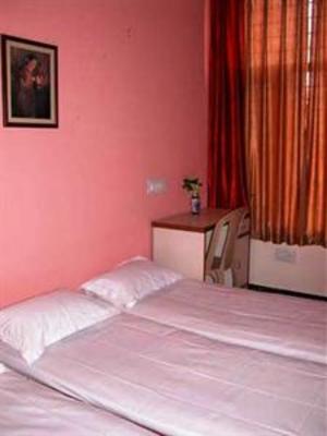 фото отеля Cutie's Girls' Hostel