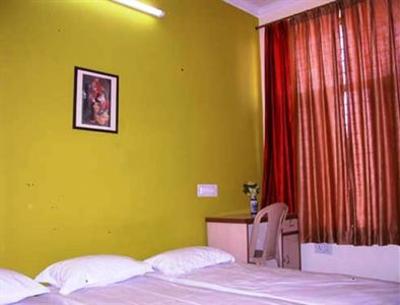 фото отеля Cutie's Girls' Hostel