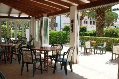 фото отеля Hostal Port Fornells