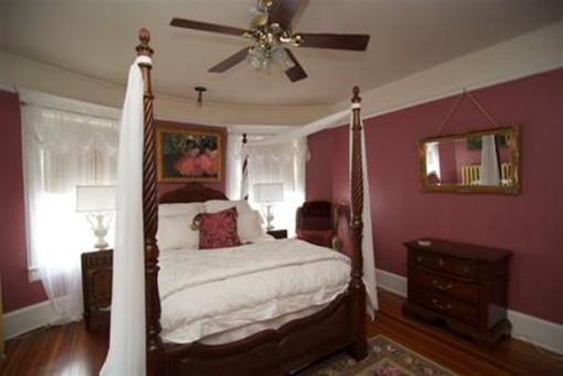 фото отеля Pine Bush House Bed & Breakfast