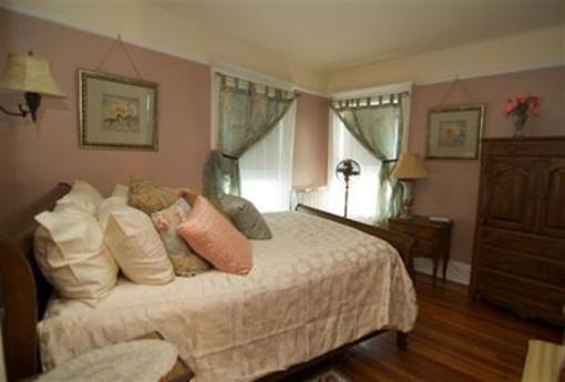 фото отеля Pine Bush House Bed & Breakfast