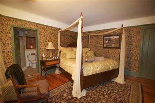 фото отеля Pine Bush House Bed & Breakfast