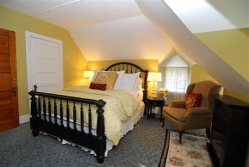 фото отеля Pine Bush House Bed & Breakfast