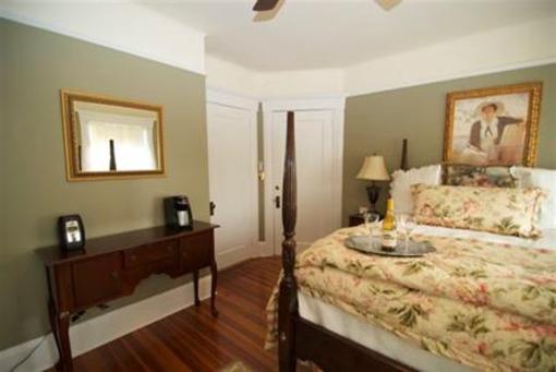 фото отеля Pine Bush House Bed & Breakfast