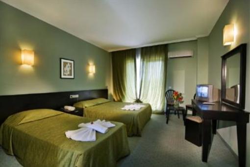 фото отеля Larissa Hotel