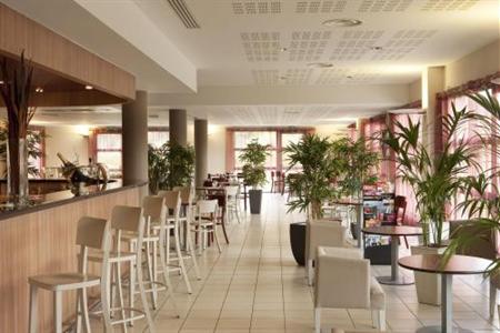 фото отеля Campanile Roissy Le Mesnil Amelot
