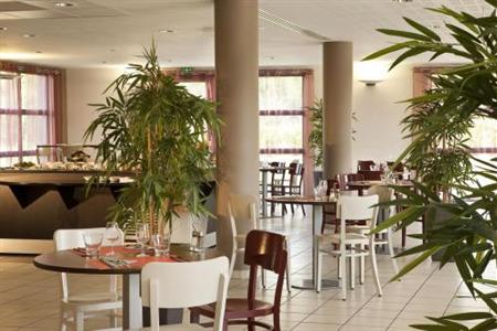 фото отеля Campanile Roissy Le Mesnil Amelot