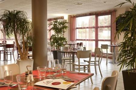 фото отеля Campanile Roissy Le Mesnil Amelot
