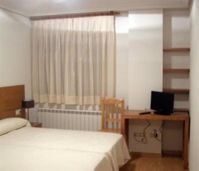 фото отеля Hostal Los Villares Villares de la Reina