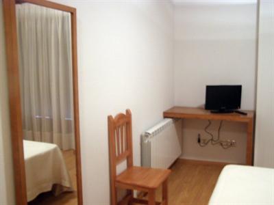 фото отеля Hostal Los Villares Villares de la Reina