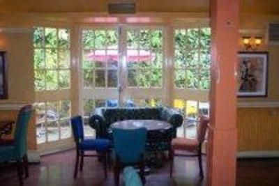 фото отеля Crouch Oak Bed and Breakfast Addlestone
