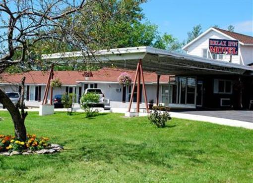 фото отеля Relax Inn Watertown