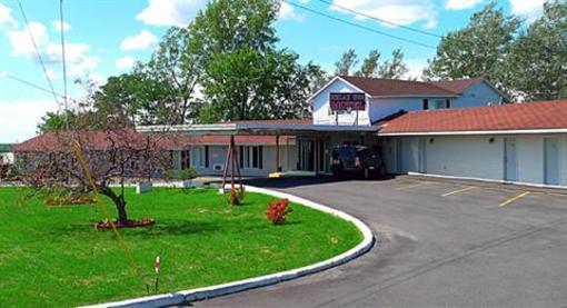 фото отеля Relax Inn Watertown