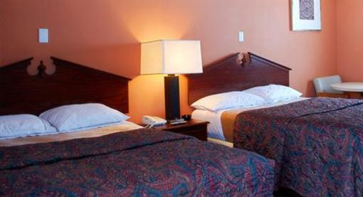 фото отеля Relax Inn Watertown
