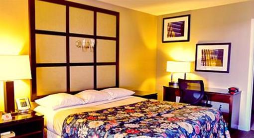 фото отеля Relax Inn Watertown