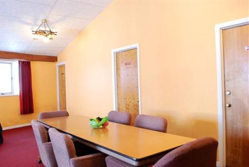 фото отеля Relax Inn Watertown