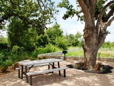 фото отеля Days Inn & Suites Rockdale Texas