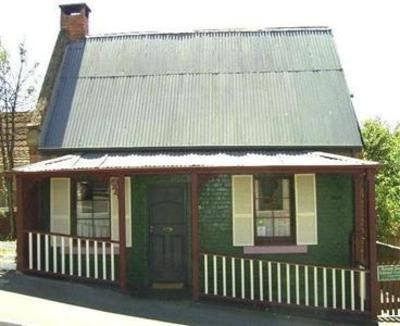 фото отеля Barrack Street Colonial Cottage Hobart
