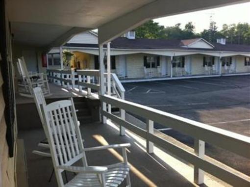 фото отеля Longhouse Lodge Motel