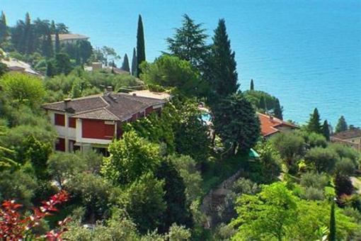 фото отеля Apartments La Villa Fasano Gardone Riviera