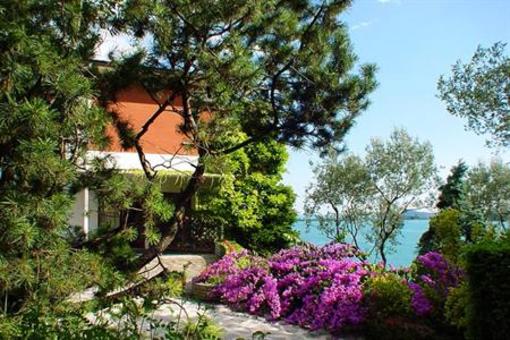 фото отеля Apartments La Villa Fasano Gardone Riviera