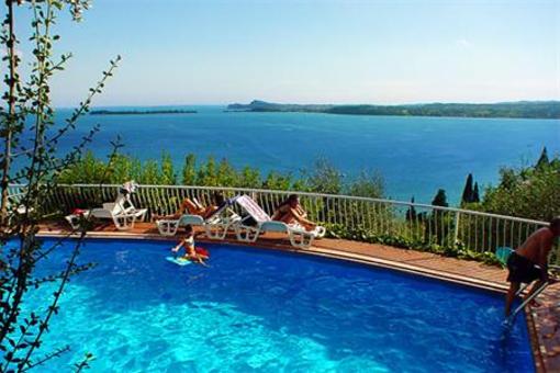 фото отеля Apartments La Villa Fasano Gardone Riviera