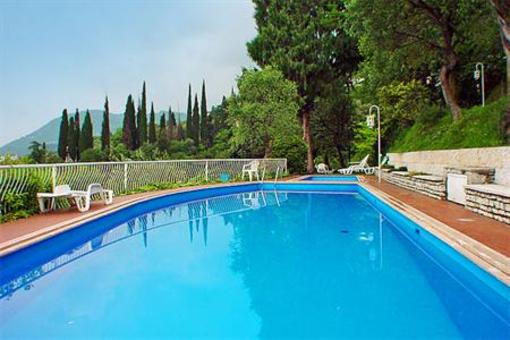 фото отеля Apartments La Villa Fasano Gardone Riviera