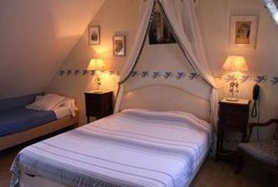 фото отеля Hotel Le Relais Du Pont De Normandie Fiquefleur-Equainville