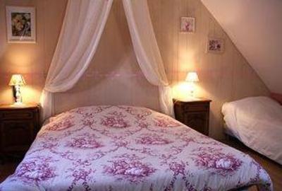 фото отеля Hotel Le Relais Du Pont De Normandie Fiquefleur-Equainville