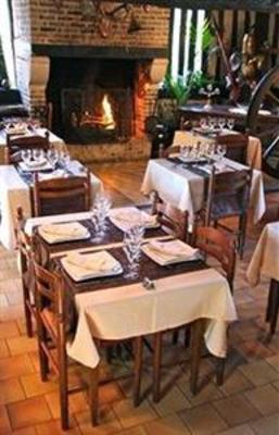 фото отеля Hotel Le Relais Du Pont De Normandie Fiquefleur-Equainville