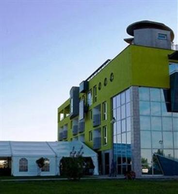 фото отеля Divoká Voda Hotel Bratislava
