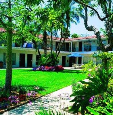 фото отеля West Beach Inn