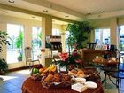 фото отеля West Beach Inn