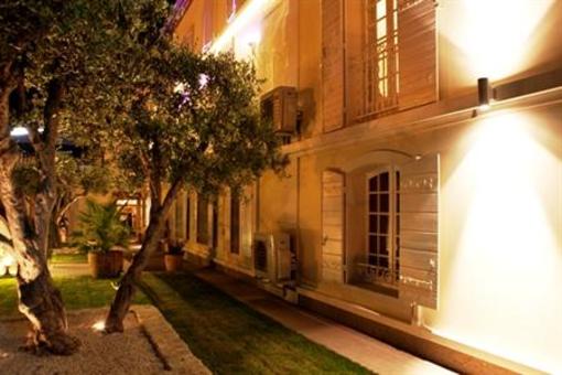 фото отеля Hotel du Cheval Blanc Saint-Remy-de-Provence