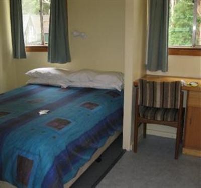 фото отеля Strahan Backpackers YHA
