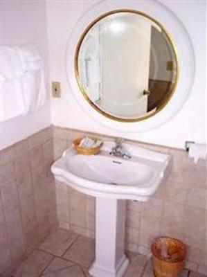 фото отеля Ocean Breeze Inn