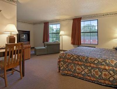 фото отеля Super 8 Motel Lee / Berkshires / Outlet Area