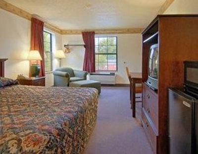 фото отеля Super 8 Motel Lee / Berkshires / Outlet Area