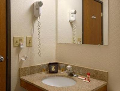 фото отеля Super 8 Motel Lee / Berkshires / Outlet Area
