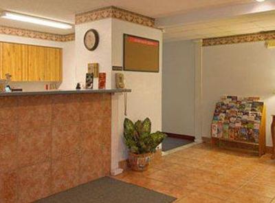 фото отеля Super 8 Motel Lee / Berkshires / Outlet Area