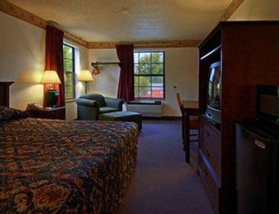 фото отеля Super 8 Motel Lee / Berkshires / Outlet Area