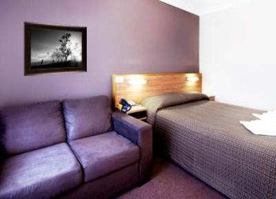 фото отеля Riviera on Ruthven Motel