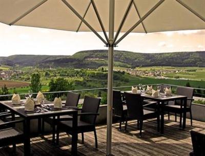 фото отеля Hotel Hofgut Hohenkarpfen Hausen ob Verena